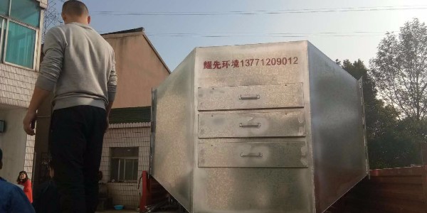 無(wú)錫廢氣處理廠家：蘇州人造革廢氣能用耀先活性炭吸附凈化裝置嗎？